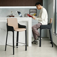 Tabouret de bar minimaliste italien avec dossier, tabouret de comptoir moderne et simple pour la maison, tabouret de bar haut en cuir de cheval