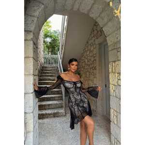 Robe de cocktail mini en dentelle noire Tatia - Product Image 5