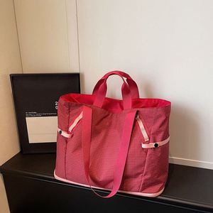 Sac de sport de grande capacité avec logo personnalisé en gros, nouveau style, sac de voyage imperméable, loisirs, sport, femmes, hommes, pour les voyages, les pique-niques - Product Image 4