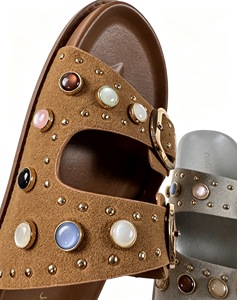 <span class=keywords><strong>Sandales</strong></span> plates en <span class=keywords><strong>cuir</strong></span> PU à double boucle pour femmes avec logo personnalisé, ornées de strass et de bijoux, tongs d'été tendance pour femmes, vente en gros - Product Image 4