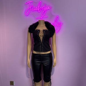 Completo Nero da Donna con Colletto in Pelliccia, Top Corto con Lacci + Pantaloni Capri in Ecopelle con Lacci Laterali, Set 2 Pezzi - Product Image 3