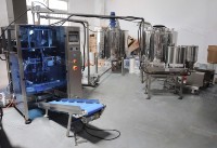 Ligne de production de machines de remplissage et d'emballage de sachets de sauce ketchup, mayonnaise Kewpie en petit format 1 kg 5 kg