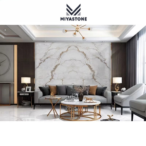 ราคาแผ่นกระเบื้องหินอ่อนขนาดใหญ่ในดูไบ แผ่นผนังหินเผาแบบซิงเจอร์ แผ่นพอร์ซเลนลายบุ๊คมัท สีทองและสีขาวเงา - Product Image 1