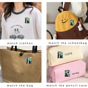 دبوس معدني مطلي بالمينا بتصميم ليلة النجوم لفان جوخ - مخصص لمحبي الفن والهدايا التذكارية للعلامات التجارية - Product Image 2