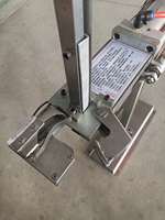 Machine de scellage à froid semi-automatique pneumatique avec moteur pour produits chimiques, boissons, textiles, emballages de marchandises et emballages en bois