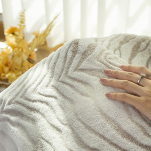 Manta de Franela Moderna, 100% Poliéster, Suave y Ligera, Tejida para Invierno, para Uso Decorativo en el Hogar - Product Image 4