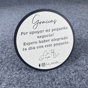 <span class=keywords><strong>Tarjeta</strong></span> de Agradecimiento Redonda Blanca y Negra con Logotipo Escrito a Mano e Impresión Personalizada en Español para Marcas de Ropa Gracias - Product Image 3