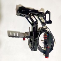 L'inclinaison de la casserole électrique à double axe en forme de L pour la musculation peut pivoter à 360 degrés pour correspondre à la plupart des machines et des joysticks de caméra