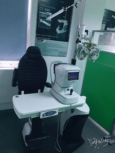 DM Wholesale : Unité de fauteuil et de table d'examen ophtalmologique de haute qualité à vendre – Table et fauteuil combinés pour test de la vue en ophtalmologie - Product Image 3