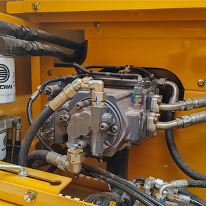 Excavatrice Shantui SE135-10W de haute qualité d'occasion Excavatrice sur chenilles ShantuI de 13,5 tonnes avec marteau de concassage - Product Image 6