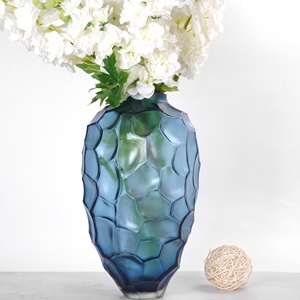 Vase de sol texturé gris, grand vase décoratif pour fleurs, aspect pierre moderne, décoration intérieure - Product Image 6