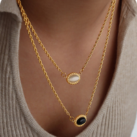 Collier en or 18 ct à double couche avec chaîne torsadée en forme de corde ovale géométrique en acrylique œil de chat