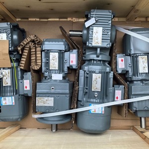Moteur à engrenages série SEW RSKF 55KW en fonte pour équipement mécanique, remplacement et réparation - Product Image 1