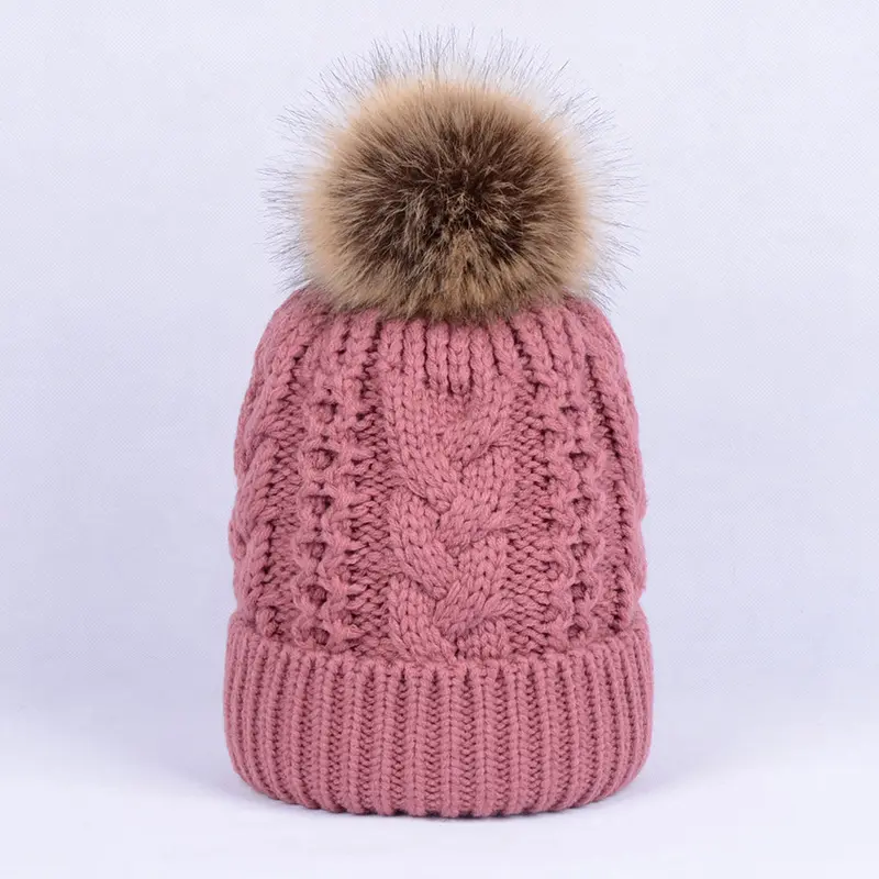 Berretti 2024 di alta qualità cappello invernale cappelli a cuffia da donna con palline di pompon in pelliccia promozionali a buon mercato moda cuffia Unisex