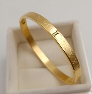Phụ Nữ Thời Trang Ba Mảnh Thiết Lập Đồ Trang Sức <span class=keywords><strong>Bangles</strong></span> 18K Vàng Thép Không Gỉ Móng Ngựa <span class=keywords><strong>Bangles</strong></span> La Mã Chữ Số Stackable Vòng Đeo Tay Bộ - Product Image 4