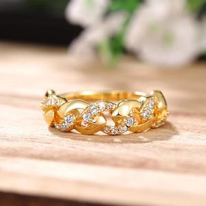 Anillo Q634 de Oro Sólido de 18K con Diamantes Redondos de Corte Brillante y Engaste Pavé, Joyería Fina Unisex para Uso Diario - Product Image 4