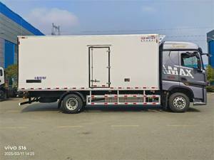 Sinotruk HOWO 4*2 Cargo Van Véhicules Réfrigérateur Congélateur Voiture Petit Réfrigérateur Boîte Camion à Vendre - Product Image 4