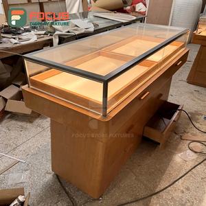 Vitrine de comptoir à bijoux en bois moderne avec éclairage LED, vitrine de magasin de bijoux haut de gamme et de luxe - Product Image 5