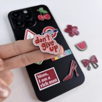 Épinglette en émail souple personnalisable, stock usine 2026 |   Autocollant de téléphone personnalisé gravé sur mesure sur le thème de Londres/Bagdad et de l'arabe