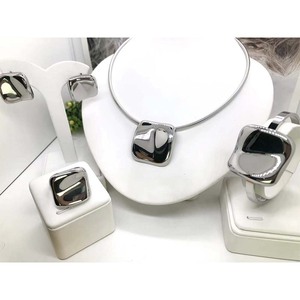 Mới Đến Thiết Kế Của Phụ Nữ 18K Vàng Mạ Thép Không Gỉ Vẻ Đẹp Đầu Trang Sức Thiết Lập Không Thấm Nước Thương Hiệu Nổi Tiếng Cho Kỷ Niệm - Product Image 3