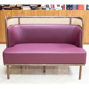 プラムPUレザーブース座席ダイニングベンチソファウッドフレームとラタンバックレストランカフェ用商業家具 - Product Image 1