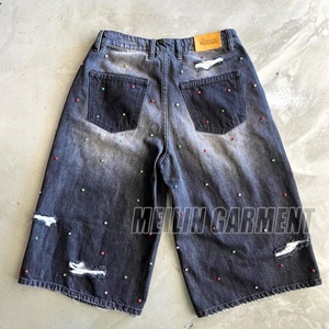 Shorts en jean pour hommes, style streetwear vintage, coupe ample et oversize, effet usé, avec logo personnalisé et strass colorés - Product Image 3