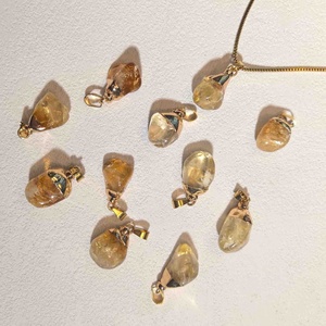 Collier Pendentif Cœur en Cristal Doré Étanche et Inaltérable, Plaqué Cuivre avec Incrustation de Citrine, Bijoux Printaniers Bohèmes pour Femmes et Enfants - Product Image 3