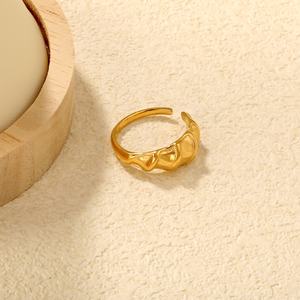 แหวนสแตนเลสสตีลสไตล์เรโทรสุดโรแมนติก ชุบทอง 18K PVD ดีไซน์เกลียวบิดแบบไม่สมมาตร ปรับขนาดได้ สำหรับผู้หญิง - Product Image 4