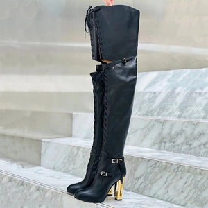 Botas de mujer negras con cordones, parte superior hueca y hebillas, de 10 cm, con tacón grueso y recortes, estilo botín largo, para desfile de moda - Product Image 4