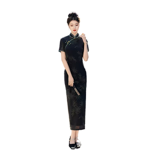 Robe Cheongsam chinoise classique moderne en soie noire Qipao élégante robe amincissante pour femmes - Product Image 2