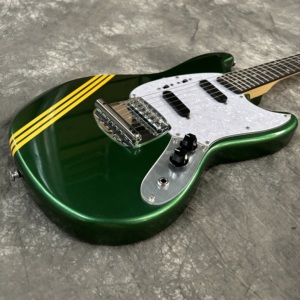 Guitarra Elétrica ST Estilo Mustang com Alta Qualidade de Som e Tremolo Frete Grátis - Product Image 5