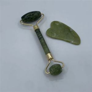 Rullo in Quarzo Bianco e Verde Portatile, Gua Sha per Massaggio Facciale di Bellezza, Rullo in Giada Rosa per il Viso - Product Image 6