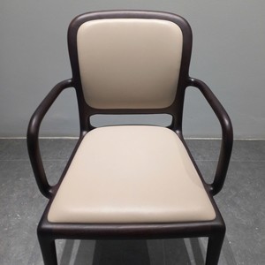 Chaise de salle à manger Prime Nordic, structure en bois massif, siège rembourré en cuir, dossier ergonomique pour la maison, l'hôtel, le restaurant, PISANO - Product Image 4