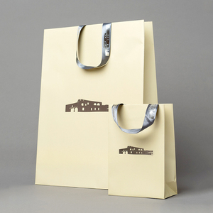 ถุงกระดาษช้อปปิ้งแบบกำหนดเองได้สำหรับใส่ผ้าพันคอเสื้อผ้ามีลวดลายหลากสีย่อยสลายได้ตามต้องการ - Product Image 4