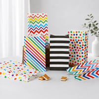 Sacs en papier kraft colorés à fond carré, réutilisables, à rabat supérieur, pour emballages cadeaux, fêtes, rassemblements, célébrations, en stock