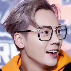 Gafas de Sol Personalizadas para Hombre, Montura Cuadrada Negra, Lentes de PC con Protección UV400, Estilo Instagram, Protección Solar - Product Image 4