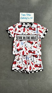 Ensemble 2 pièces pour tout-petits, broderie smockée à la main, haut à manches courtes avec broderie « Fire in the Hole » et <span class=keywords><strong>short</strong></span> à carreaux <span class=keywords><strong>noir</strong></span> et blanc pour garçons - Product Image 3