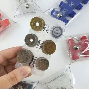 กระเป๋าใส่เหรียญพีวีซีใสขนาดเล็ก ราคาโรงงาน OEM พร้อมลายเลเซอร์สีสันสดใส ใช้เป็นที่ใส่บัตรแบบพกพาได้ เหมาะเป็นของขวัญอเนกประสงค์ - Product Image 4
