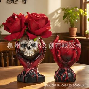 Vase en résine en forme de main avec crâne et rose pour décoration d'intérieur de table d'Halloween - Product Image 1