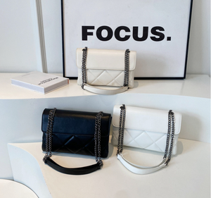 Bolso de Hombro Clásico para Mujer, de PU, con Cadena Inclinada, Color Sólido - Product Image 3