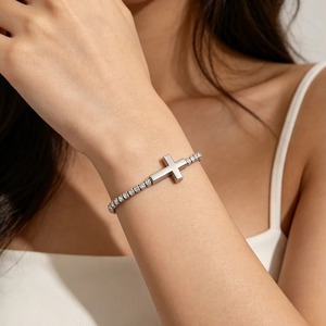 Bracelet chaîne tennis minimaliste en acier inoxydable hypoallergénique avec croix centrale en cristal pour femme, bijou de déclaration quotidien, cadeau - Product Image 6