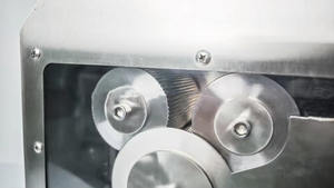Extracteur de jus de canne à sucre automatique à 4 rouleaux en acier inoxydable, presse-agrumes motorisé commercial à haut rendement, facile à utiliser - Product Image 4