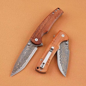 Cuchillo táctico plegable de acero de Damasco con mango de madera para acampar - Product Image 6