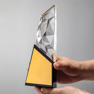 एचबीएल डायमंड कट लेजर उत्कीर्णन क्रिस्टल ग्लास ट्रॉफी और ब्लैक बेस क्रिस्टल ट्रॉफी पट्टिका स्मारिका उपहार - Product Image 3