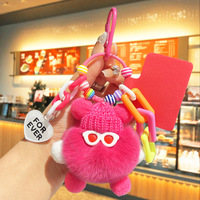 Pendentif adorable en poils de lapin Rex arc-en-ciel, petite boule de charbon, porte-clés en peluche exquis pour femmes, accessoires de voiture, cadeaux