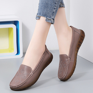 <span class=keywords><strong>Chaussures</strong></span> plates décontractées pour femmes Nouveaux mocassins en cuir avec fond souple Design de chignon farci à la vapeur antidérapant - Product Image 1