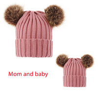Bonnet d'hiver chaud pour mère et fille, bonnets en fausse fourrure pour femmes et enfants, deux pompons doubles, bonnets en tricot de couleur unie, bonnets à pompons pour maman et moi