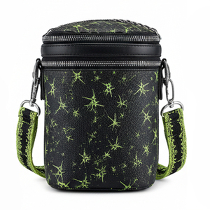 กระเป๋าทรงถังลายดาวระยิบระยับสุดเก๋ กระเป๋าสะพายข้างลายกราฟฟิตี้เท่ๆ สไตล์โกธิคพังก์ ทำจากหนังเทียม - Product Image 2