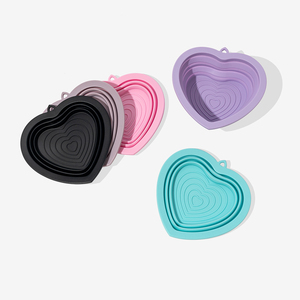 Tazón de Silicona Plegable para Perros, Diseño de Corazón, Ecológico, Impermeable, Portátil, para Paseos y Campamentos - Product Image 1