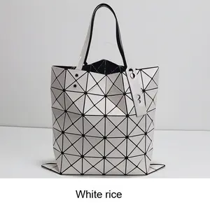 Sac fourre-tout matelassé géométrique à six compartiments classique, tendances mode 2025, pour femme, sac d'usine original à vie, en polyester, ouvert - Product Image 5